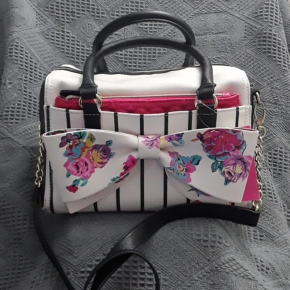 Betsey Johnson Handbags - Betsey Johnson FLORAL BOW SATCHEL